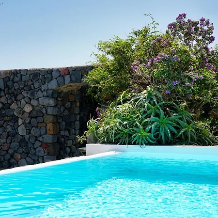 Santorini Heritage * Megalochori (Santorini)